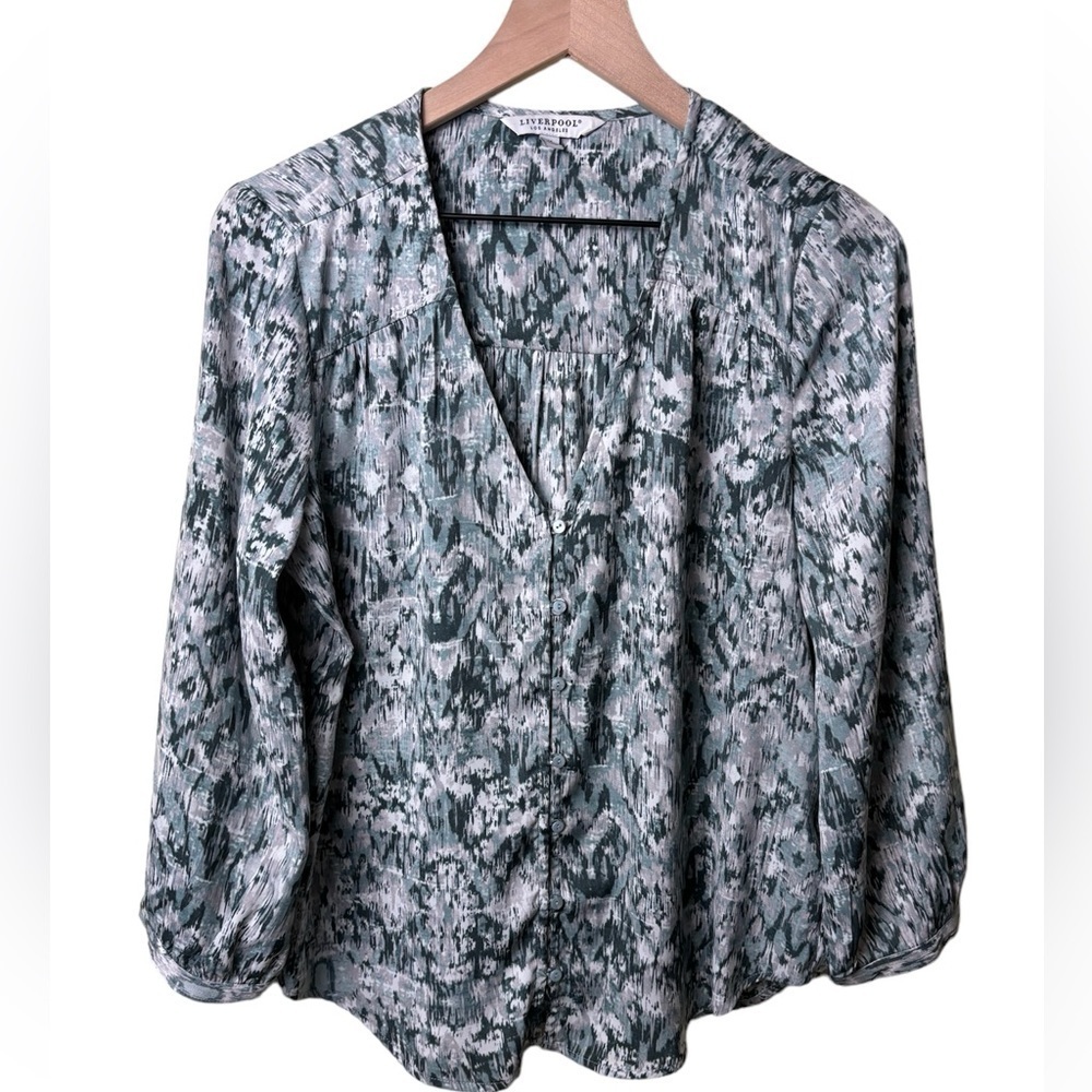 Liverpool Los Angeles Misty Sage Ikat Vneck Button Front 3/4 Puff Sleeve Medium